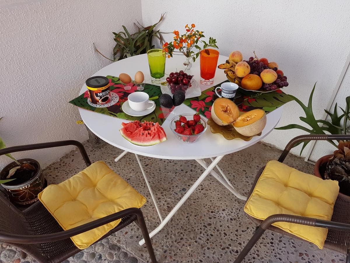 لا سيرينا Aparthotel Carmona الغرفة الصورة